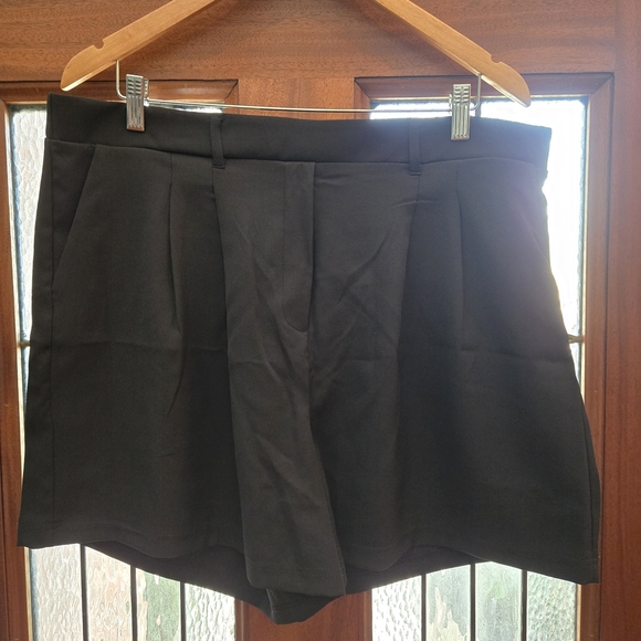 32 Degrees Pants - 32 Degrees Black Pull-On Shorts